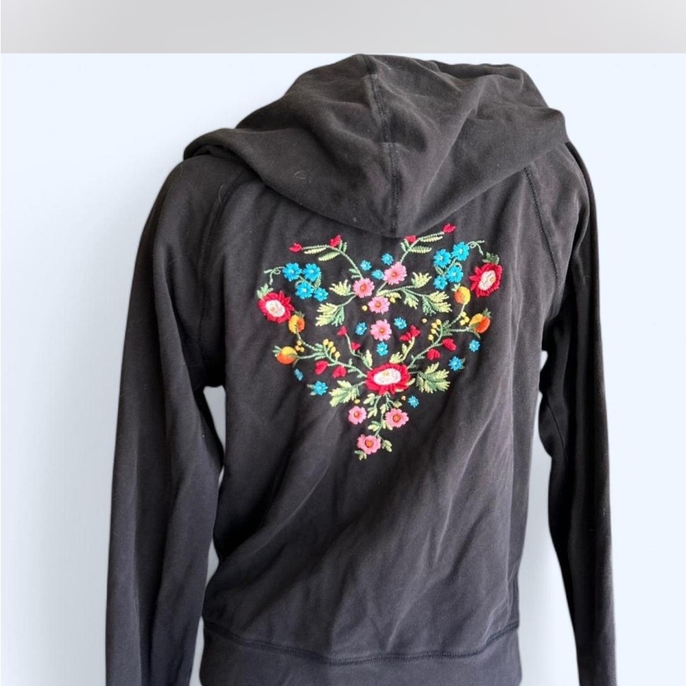 Signature Studio Black Garment